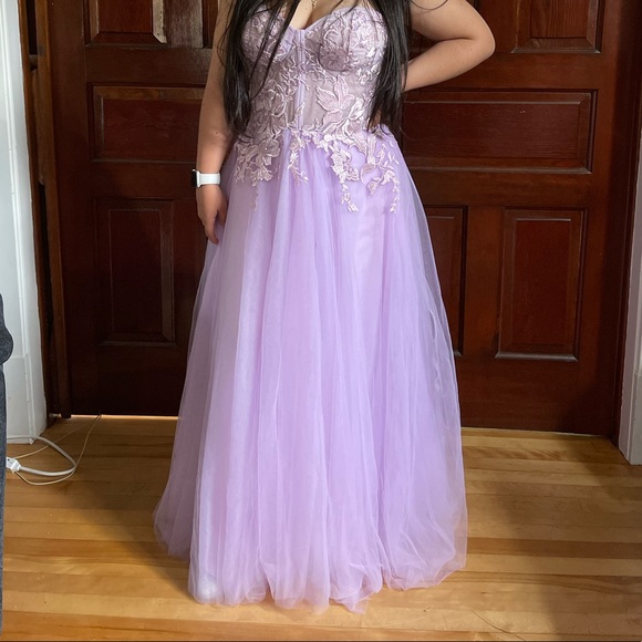 Lilac prom dress like new - Picture 2 of 4